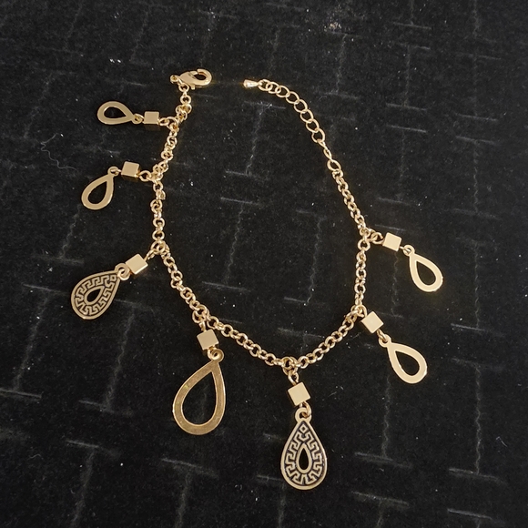 Gold Teardrop Charm Bracelet
